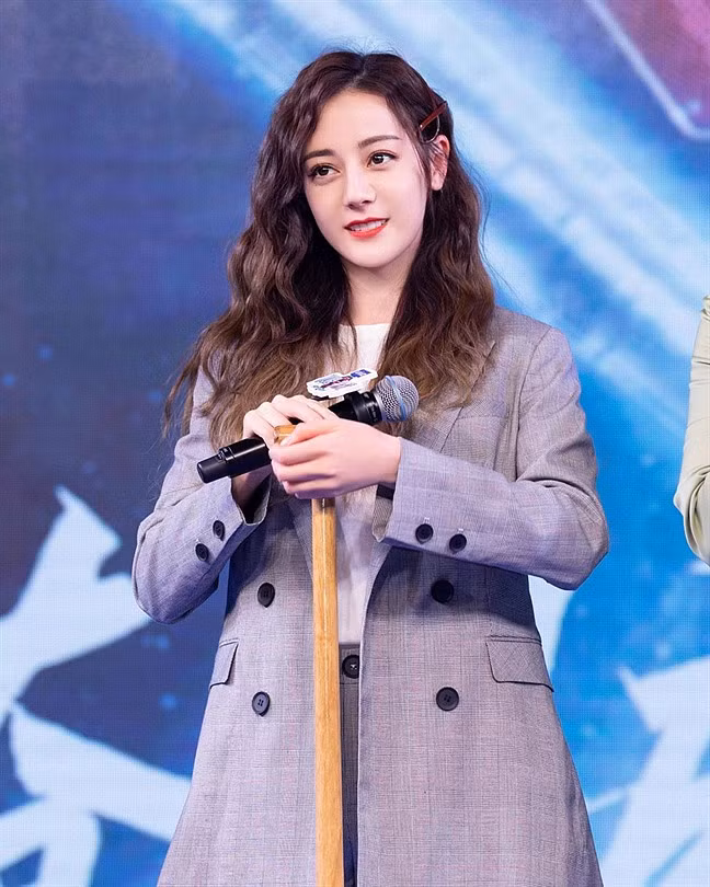 Địch Lệ Nhiệt Ba xinh gấp bội phần khi giã từ màu tóc truyền thống và chuyển sang kiểu tóc ombre cực kỳ chất chơi-4