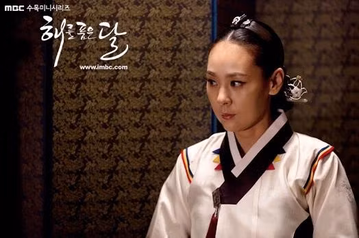 Nữ diễn viên 49 tuổi là gương mặt quen thuộc với khán giả Việt.