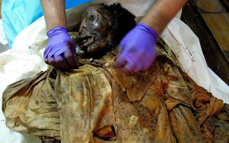 Bật nắp quan tài, choáng váng thi hài 200 năm vẫn nguyên vẹn như mới ảnh 9