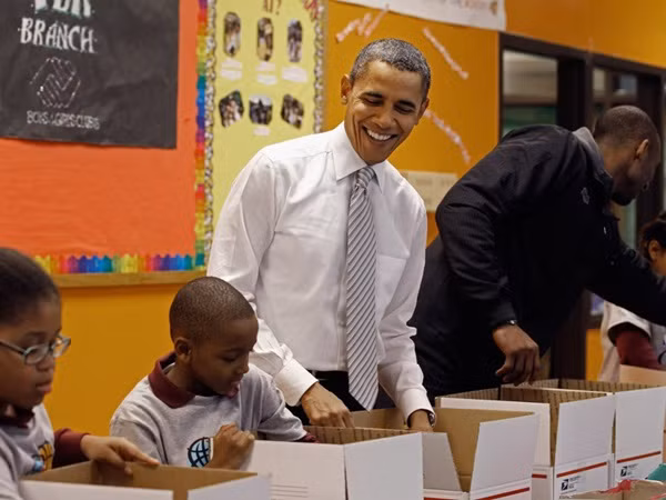 Hé lộ thu nhập khủng từ công việc ít ai biết tới của gia đình cựu Tổng thống Obama sau khi nghỉ hưu và cách tiêu tiền gây bất ngờ của họ-22