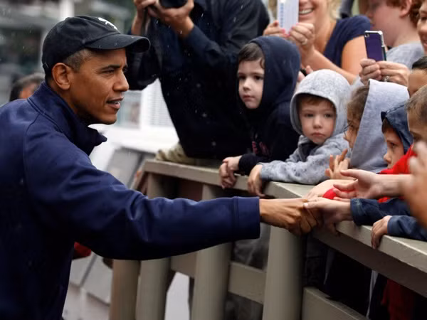 Hé lộ thu nhập khủng từ công việc ít ai biết tới của gia đình cựu Tổng thống Obama sau khi nghỉ hưu và cách tiêu tiền gây bất ngờ của họ-20