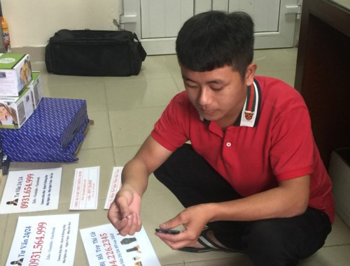 Lật tẩy “bí mật” gian lận thi bằng thiết bị siêu nhỏ ngay trước kỳ thi THPT Quốc gia 2019 - Ảnh 1. Lật tẩy “bí mật” gian lận thi bằng thiết bị siêu nhỏ ngay trước kỳ thi THPT Quốc gia 2019 - Ảnh 1.