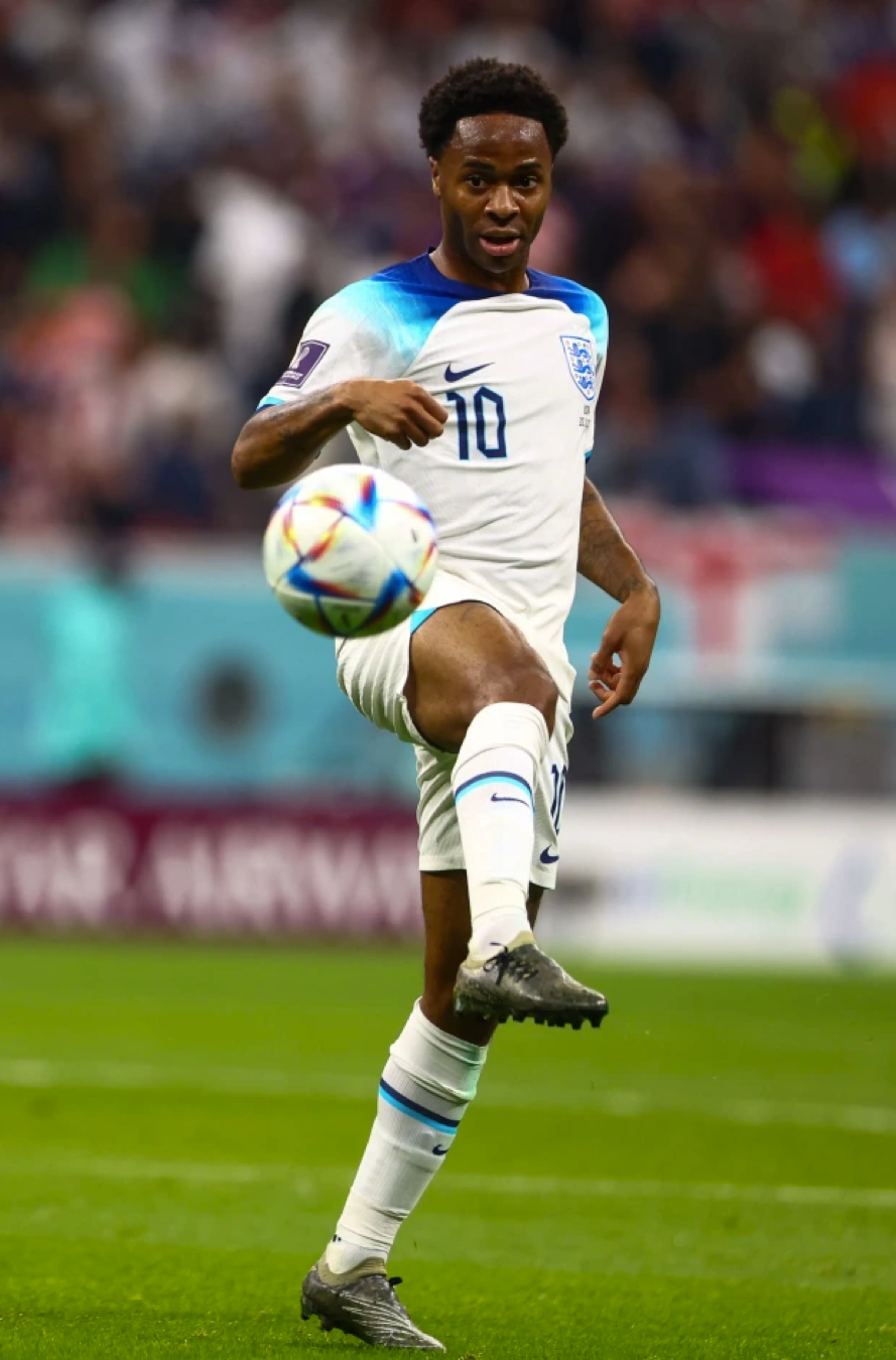 Sterling có thể trở lại Qatar cho trận tứ kết gặp Pháp sau vụ đột nhập kinh hoàng mất tài sản 300.000 bảng.