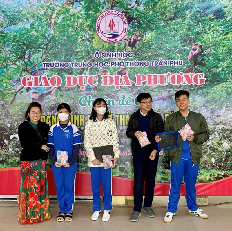 Giáo viên tổ Sinh học, Trường THPT Trần Phú (Đà Nẵng) đảm nhiệm một chuyên đề Giáo dục địa phương thuộc lớp 10 Chương trình GDPT 2018. Ảnh: ITN