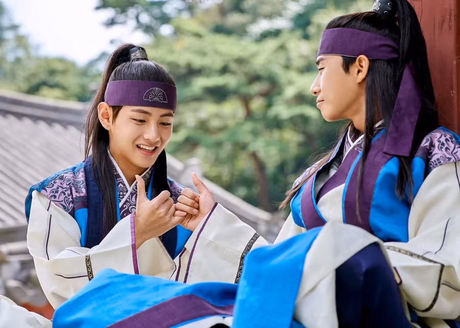 Ban đầu, các Hwarang chỉ là những mỹ nam nhàn rỗi. Ảnh: Morganparabola.files.wordpress.com