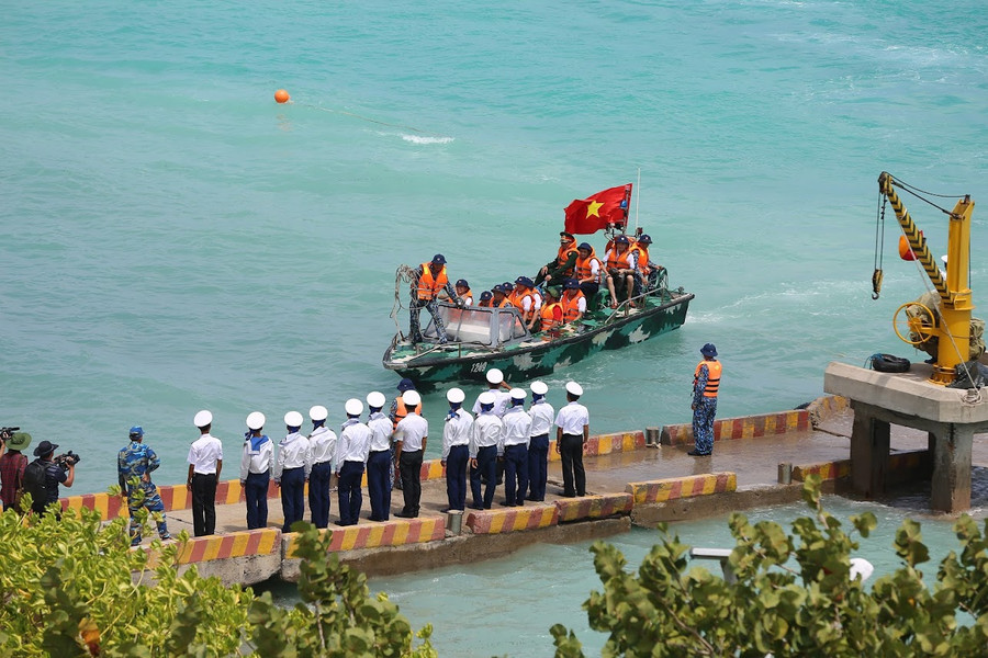 Đón khách thăm đảo Nam Yết. Ảnh: Thế Đại. Đón khách thăm đảo Nam Yết. Ảnh: Thế Đại.