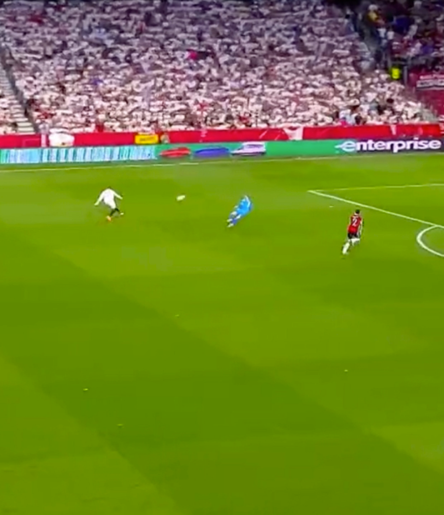 Cổ động viên Man Utd nổi giận vì sai lầm của De Gea ảnh 2