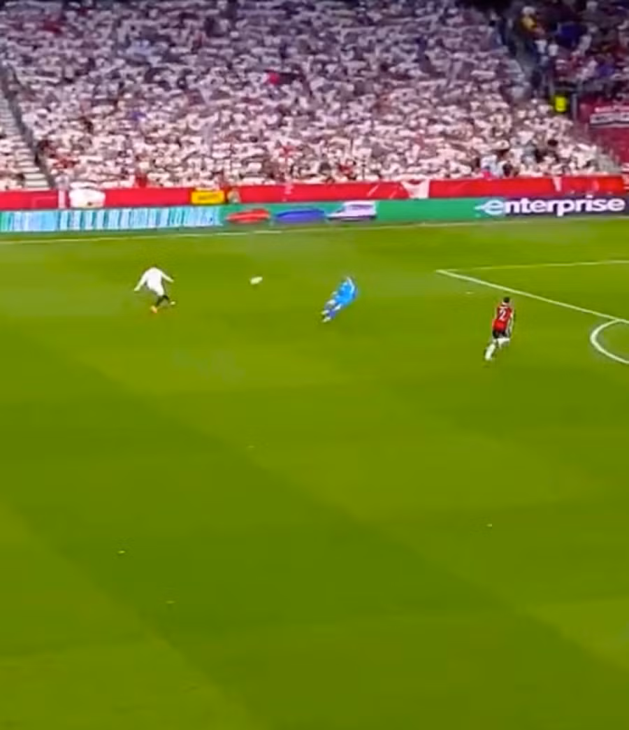 Cổ động viên Man Utd nổi giận vì sai lầm của De Gea ảnh 2