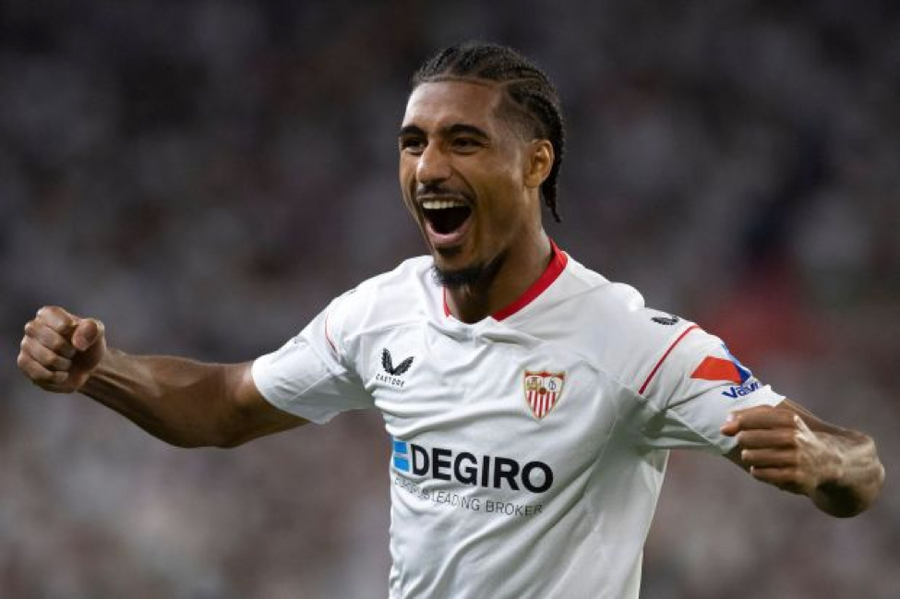 Loic Bade nâng tỷ số lên 2-0 cho Sevilla ở đầu hiệp hai.