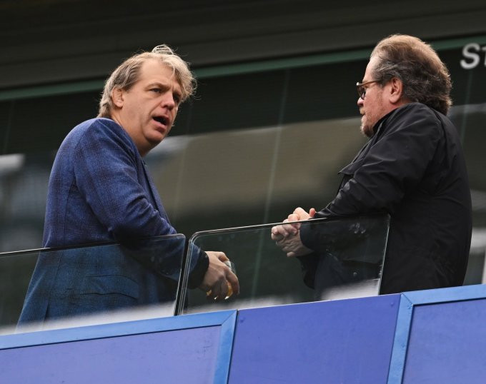 Tỉ phú Todd Boehly được cho là đã vào tận phòng thay đồ mắng mỏ cầu thủ Chelsea vì mất suất dự Champions League. Tỉ phú Todd Boehly được cho là đã vào tận phòng thay đồ mắng mỏ cầu thủ Chelsea vì mất suất dự Champions League.