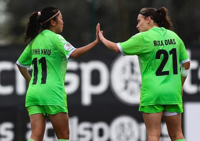 Huỳnh Như vào sân ở phút 70 và thi đấu xông xáo. Huỳnh Như vào sân ở phút 70 và thi đấu xông xáo.