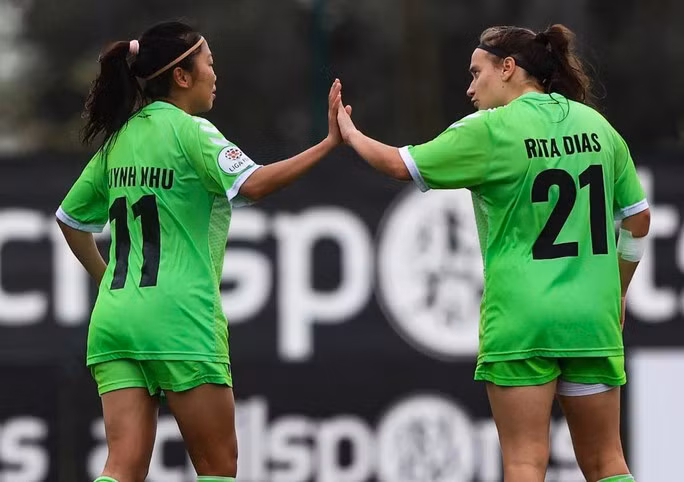 Huỳnh Như vào sân ở phút 70 và thi đấu xông xáo.