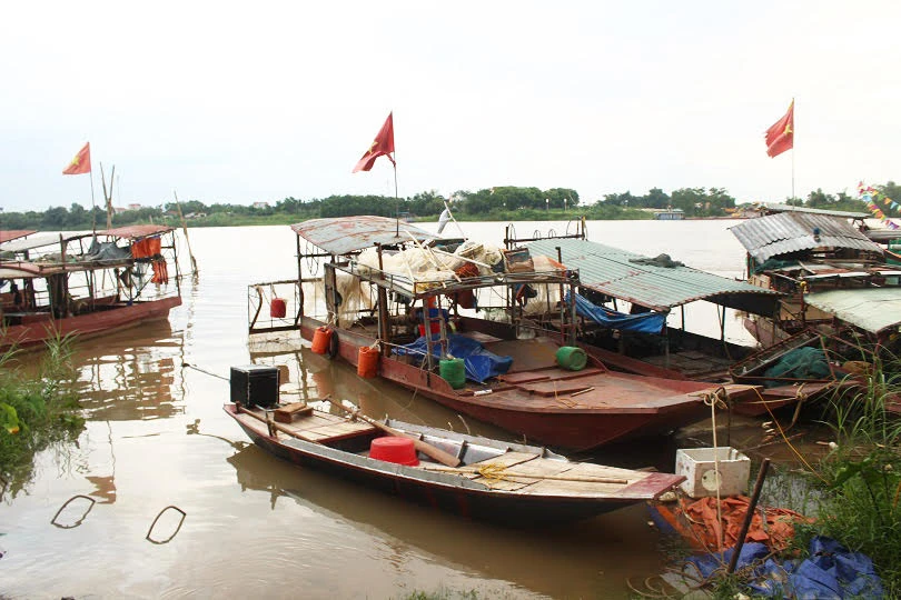 Khúc sông Hồng nơi ông Chít gắn bó cả cuộc đời với nghề chài lưới.