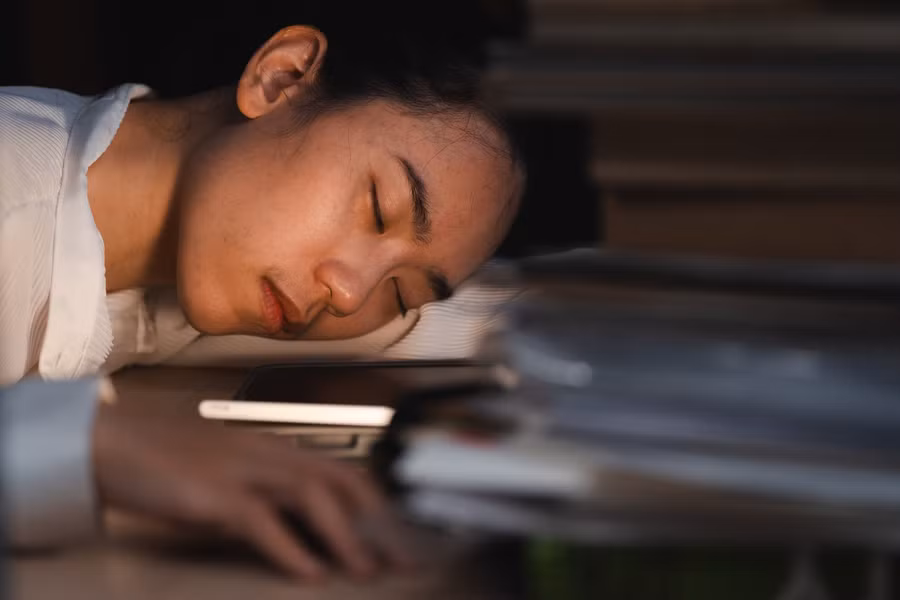 Thế hệ trẻ thất vọng khi trở thành 'sinh viên tốt' là chưa đủ. 