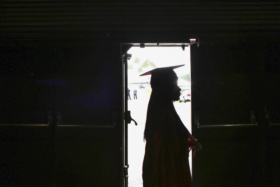 Nhiều sinh viên Trung Quốc thất nghiệp sau khi ra trường. Nhiều sinh viên Trung Quốc thất nghiệp sau khi ra trường.