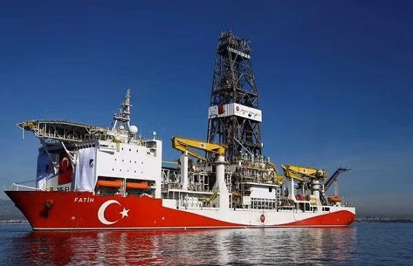 Giàn khoan Fatih được Thổ Nhĩ Kỳ đưa tới vùng đặc quyền kinh tế của Cộng hòa Síp.
