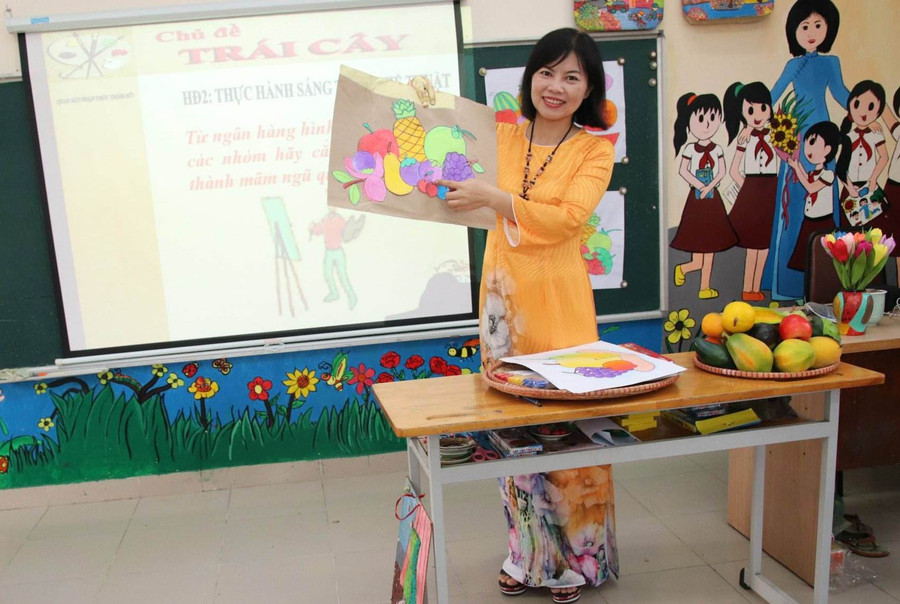 Cô giáo Trần Đoàn Thanh Ngọc trong tiết dạy của mình