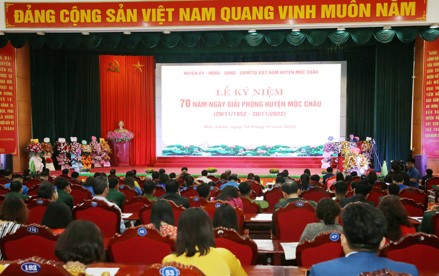 Toàn cảnh Lễ kỷ niệm ngày giải phóng huyện Mộc Châu. Toàn cảnh Lễ kỷ niệm ngày giải phóng huyện Mộc Châu.