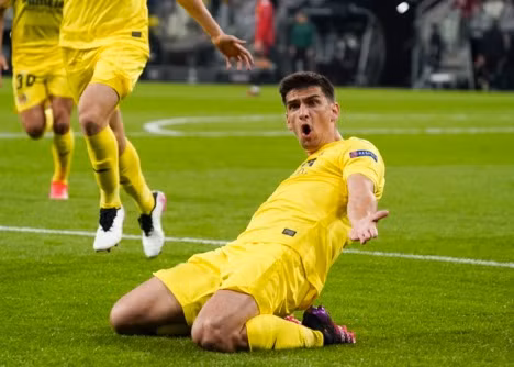 Gerard Moreno mừng bàn thắng đưa Villarreal vươn lên dẫn trước 1-0.