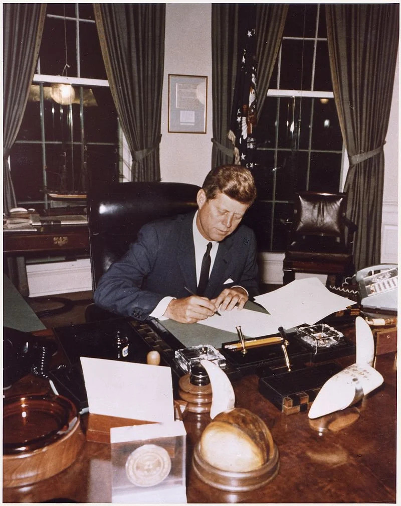 Tổng thống Mỹ John F. Kennedy. Tổng thống Mỹ John F. Kennedy.