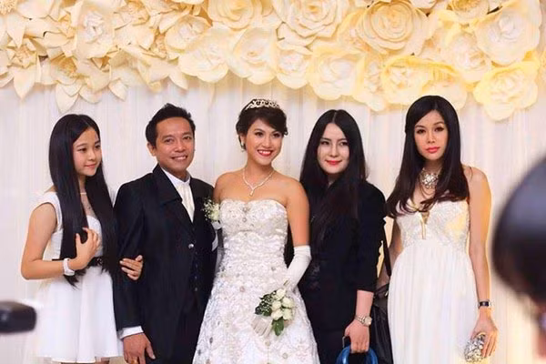  Đám cưới của Hoàng Yến được tổ chức ngay trong tháng 03/2014 với sự xuất hiện của nhiều nghệ sĩ, nhân vật nổi tiếng. 