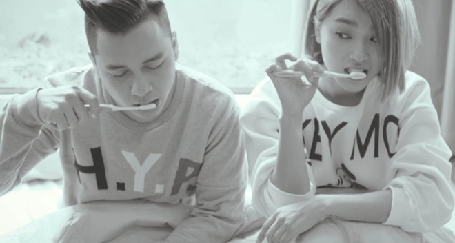 Tương tự, MV “Cứ ngỡ là mơ” của Hải Băng đã mang đến một sự bất ngờ cho fan của cô và Tiến Dũng. Cả hai đã “tái hợp” trong âm nhạc qua sự động viên khuyến khích của Lê Hoàng. Dường như, sau một cuộc tình nhiều niềm vui và nước mắt, Tiến Dũng - Hải Băng đã nhận ra họ khó tìm được một người bạn đồng cảm, một cộng sự ăn ý ngoài đối phương.