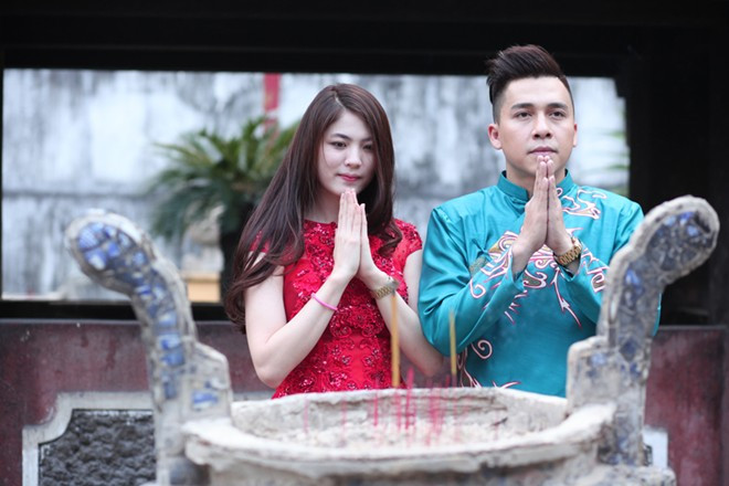 Cuối năm 2013, Tiến Dũng - Hải Băng bất ngờ tuyên bố chia tay. Cựu thành viên Mây Trắng sau thời gian im lặng đã lên tiếng “tố” bạn thân cướp người yêu khi cô và Tiến Dũng chuẩn bị cưới. Để bảo vệ bạn gái hiện tại, cựu thành viên Weboys khẳng định không muốn có bất cứ mối liên hệ nào với Hải Băng.