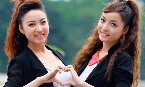 Ngắm cặp diễn viên sinh đôi xinh đẹp và tài năng của showbiz Việt