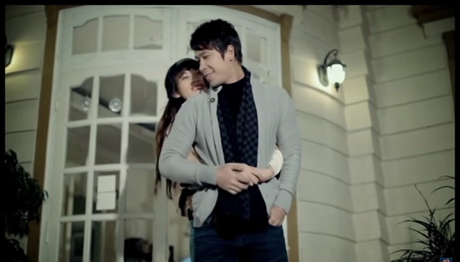 Nếu chuyện tình Hải Băng – Tiến Dũng trắc trở, thì cặp đôi Lê Hoàng – Việt Huê cũng trải qua thăng trầm. Thường xuyên đi diễn ở các tỉnh nên Lê Hoàng có rất ít thời gian ở Sài Gòn. Cựu thành viên B.O.M cũng tự nhận vẫn còn ham chơi, đa tình nên gặp những cô gái xinh xắn, dễ thương dễ bị rung động. Vì vậy, bạn gái của anh đòi chia tay vì không chịu được tính đào hoa.