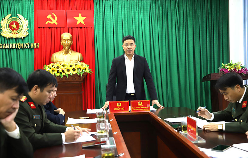 Đoàn công tác làm việc tại Công an huyện Kỳ Anh. (Ảnh: CACC)