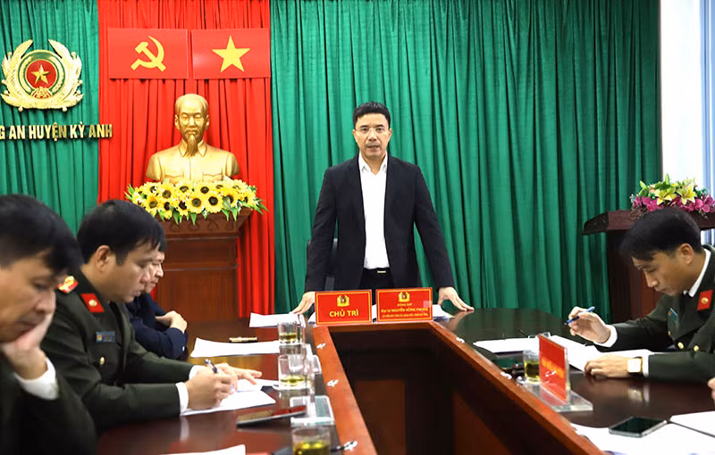 Đoàn công tác làm việc tại Công an huyện Kỳ Anh. (Ảnh: CACC)