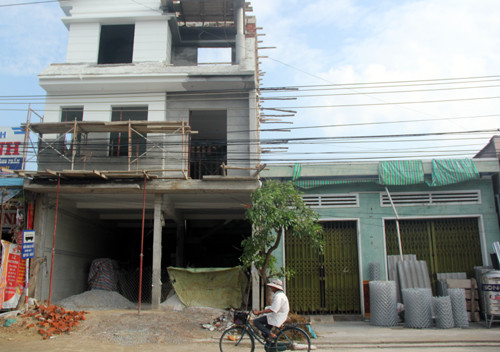 dai-gia-loi-hang-xom-ra-toa-vi-27-cm-dat-mat-duong