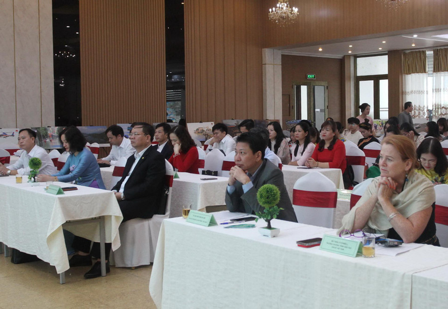 Các đại biểu dự hội thảo.