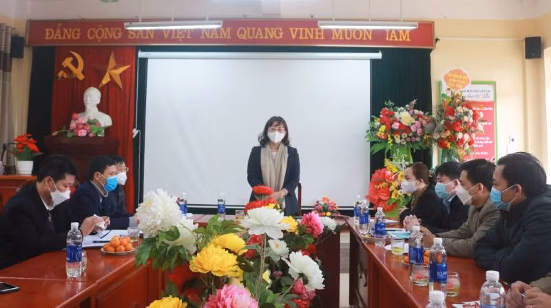 Phó Chủ tịch UBND tỉnh Lào Cai kiểm tra công tác dạy và học sau Tết tại huyện Bát Xát.