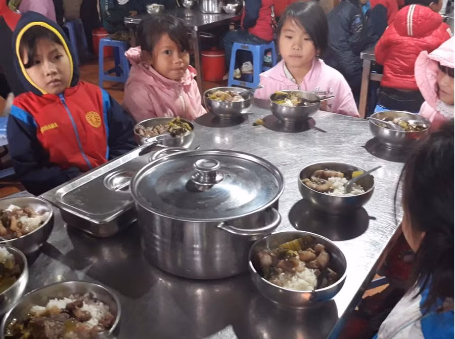 Giữ gìn sức khỏe học sinh trong thời tiết giá rét từ bữa ăn bán trú