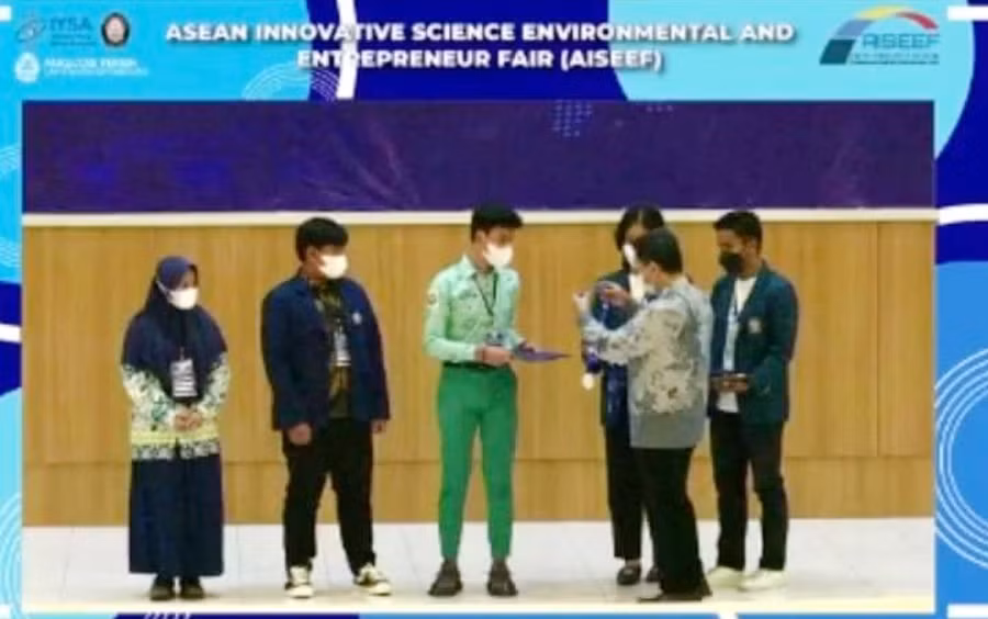 Ban tổ chức trao giải cho tác giả có dự án xuất sắc.