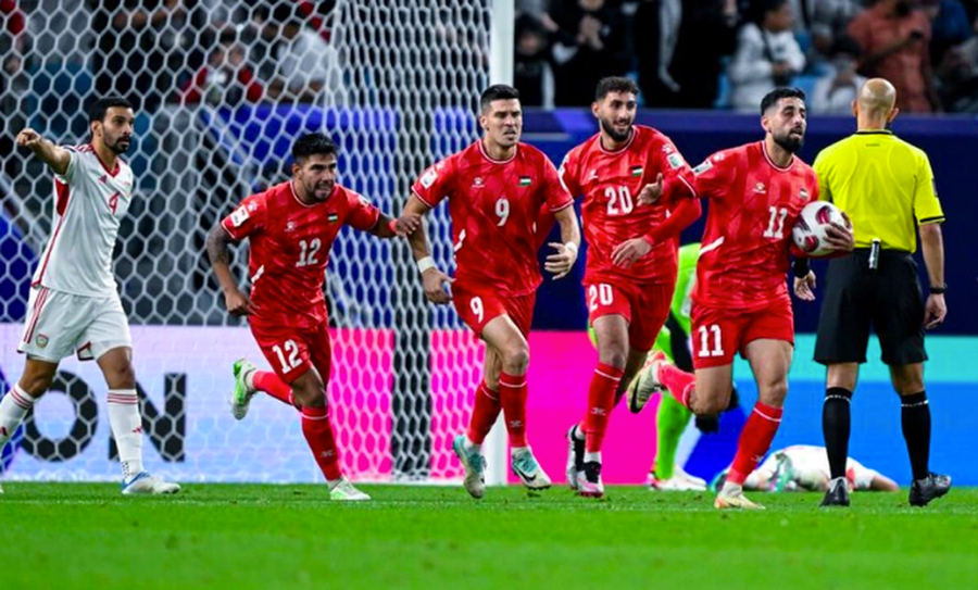 Palestine khiến UAE vất vả mới giành được trận hoà 1-1 ở bảng C. Palestine khiến UAE vất vả mới giành được trận hoà 1-1 ở bảng C.
