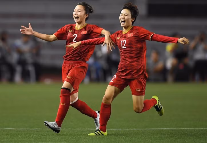 Hải Yến (12) và đồng đội ăn mừng bàn thắng vào lưới đội tuyển Thái Lan trong trận chung kết SEA Games 30.
