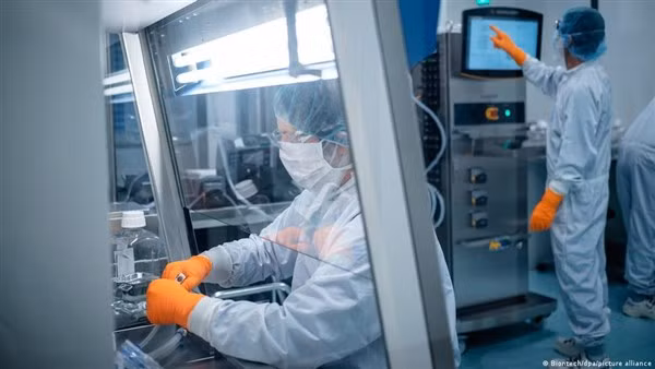 Sau 12 năm làm việc theo hợp đồng tạm thời, nếu không được ký hợp đồng lâu dài, nhà khoa học phải rời trường đại học.