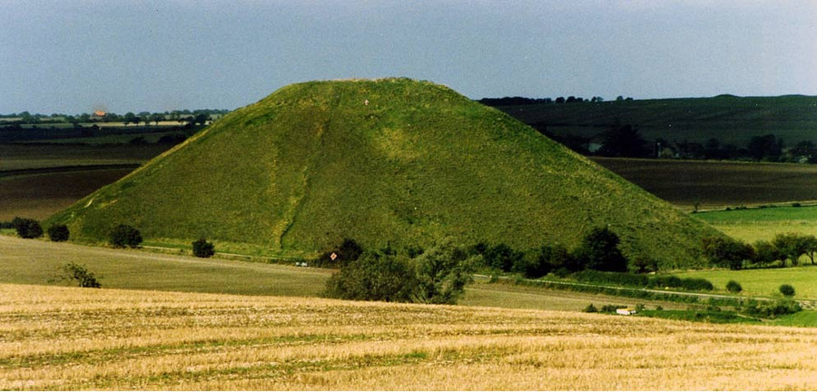 Đồi Silbury – kim tự tháp bằng đất từ thời đồ đá mới ở Anh. Ảnh: Ancient-origins.net