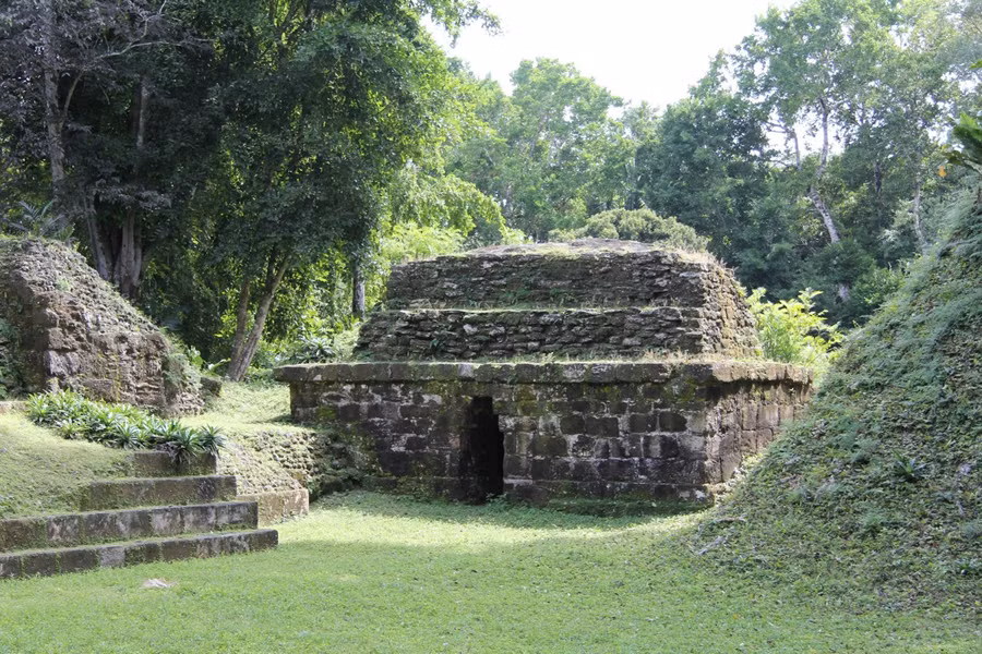 Di tích nhà tắm hơi cổ tại Guatemala. Di tích nhà tắm hơi cổ tại Guatemala.