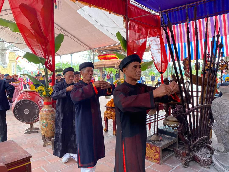 Trạng nguyên Đỗ Lý Khiêm và Hội nguyên Tiến sĩ Đỗ Lý Oánh trở thành phúc thần, được người dân Song Lãng tôn thờ.