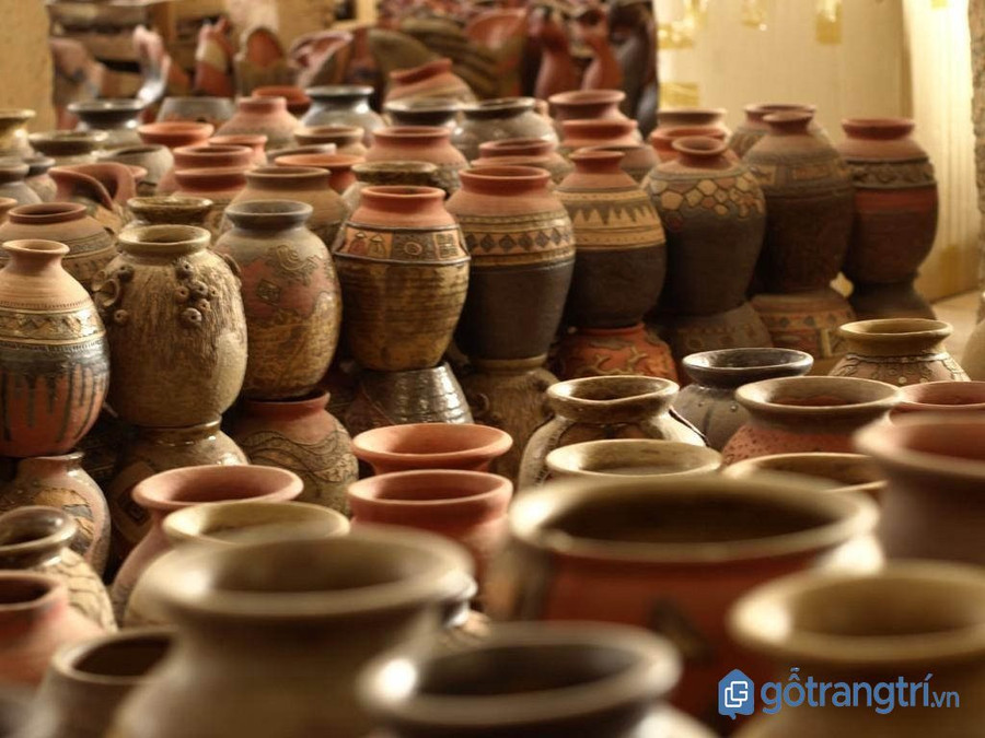 Sản phẩm gốm ở làng nghề Thổ Hà nức tiếng cả nước. Ảnh: ITN.