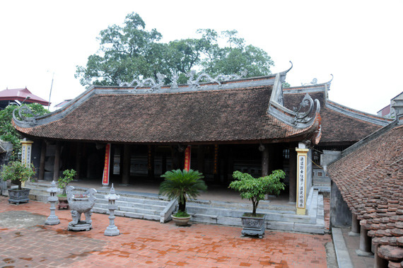 Đình làng Thổ Hà là di tích cấp quốc gia, lưu giữ nhiều hiện vật quý giá, trong đó có bức Cửa Võng được xếp hạng Bảo vật Quốc gia. Ảnh: ITN.