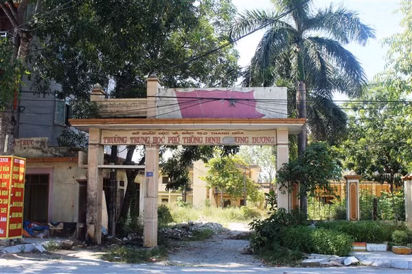 Trường THPT Đinh Chương Dương (Hậu Lộc, Thanh Hóa) sau 3 năm giải thể vẫn bỏ hoang, gây lãng phí tài sản công.