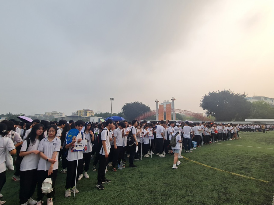 Đại hội Thể Thao trường Lương Thế Vinh thu hút học sinh tham gia thi đấu và cổ vũ tại nhà thi đấu, sân vận động Tây Hồ (quận Tây Hồ, Hà Nội). Đại hội Thể Thao trường Lương Thế Vinh thu hút học sinh tham gia thi đấu và cổ vũ tại nhà thi đấu, sân vận động Tây Hồ (quận Tây Hồ, Hà Nội).