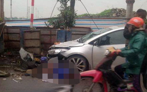 Hiện trường vụ tai nạn khiến 2 nữ lao công tử vong. Ảnh: Hải Anh hai-nu-lao-cong-bi-oto-4-cho-tong-tu-vong