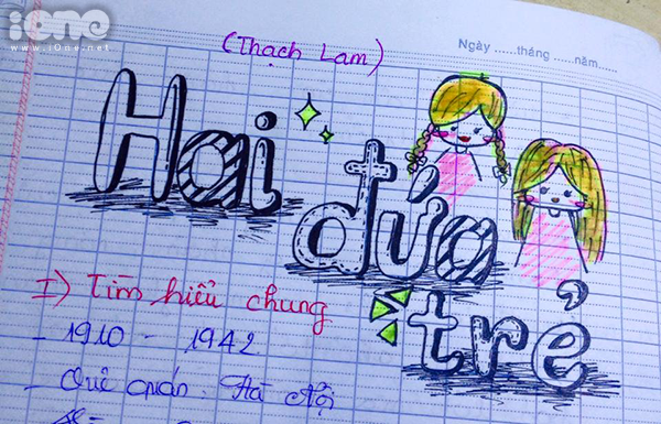 Với bài Hai đứa trẻ của nhà văn Thạch Lam, Trúc Đào đã phác họa hình ảnh hai bé gái thắt bím tóc và xõa tóc dài cực yêu. cach-trang-tri-tua-bai-doc-dao-trong-vo-van-cua-nu-sinh-lop-12-1