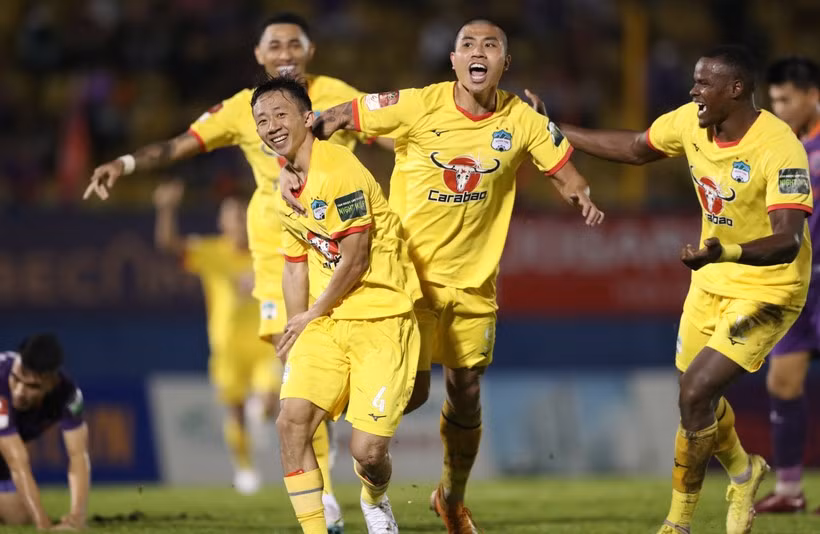 Hoàng Anh Gia Lai muốn có chiến thắng đầu tay ngay tại sân Thiên Trường của Nam Định.