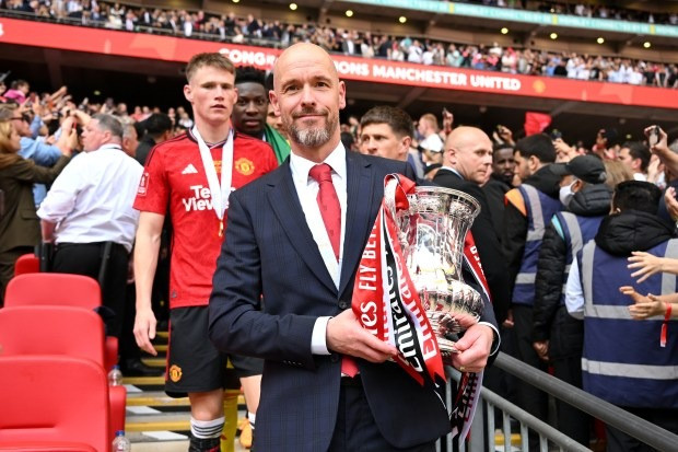 Thầy trò Ten Hag giành Cup FA mùa bóng 2023-2024.
